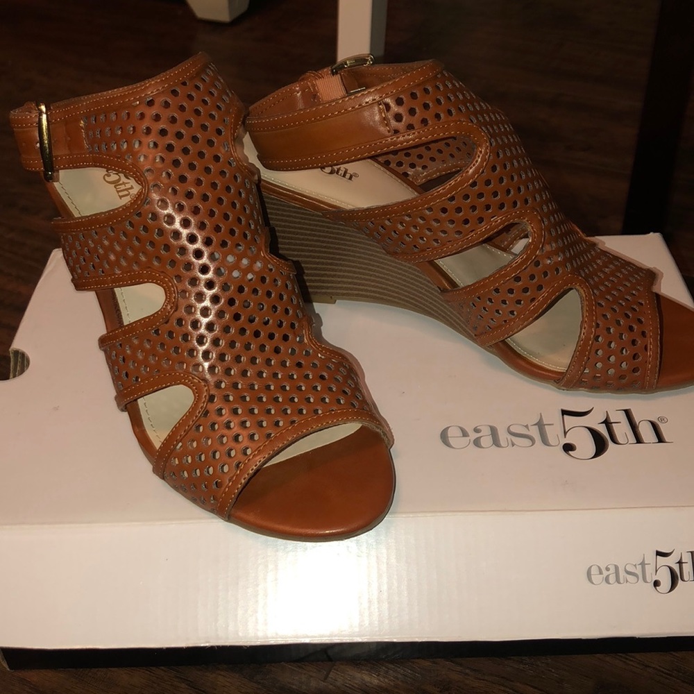 Brown Wedge
